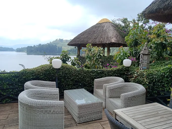 Birdnest @ lake Bunyonyi